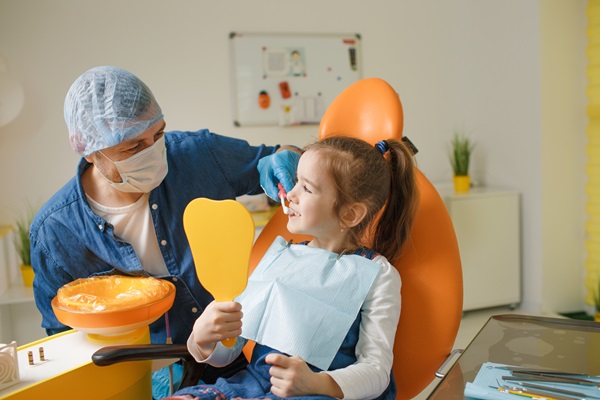 How Early Should Your Child See A Kid Friendly Dentist?